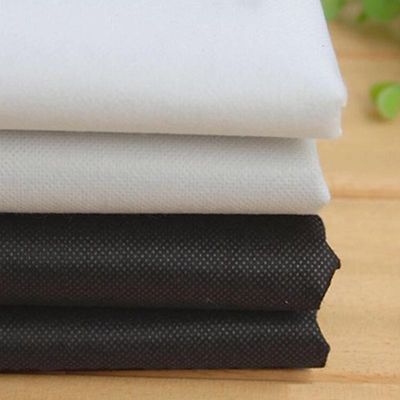 100% polyester tissé interlining fusible pour le collier de T-shirt GAOXIN de 150 cm de largeur
