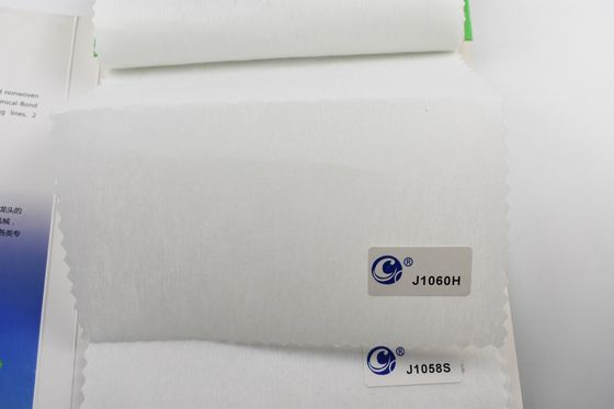 Tissu non tissé pour les vêtements à broderie 100% polyester