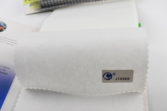 Tissu non tissé pour les vêtements à broderie 100% polyester