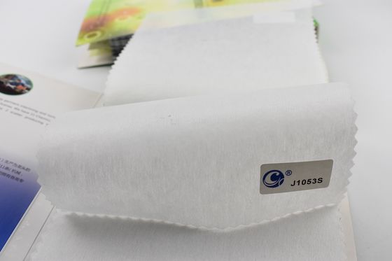 Tissu non tissé pour les vêtements à broderie 100% polyester